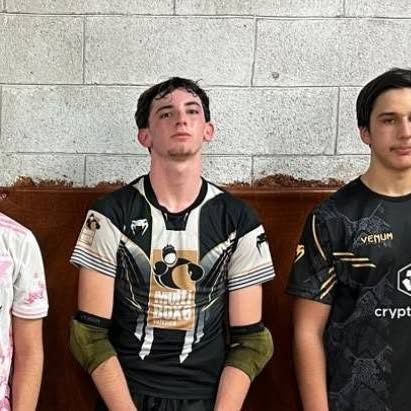 Groupe d'adolescents après l'entraînement